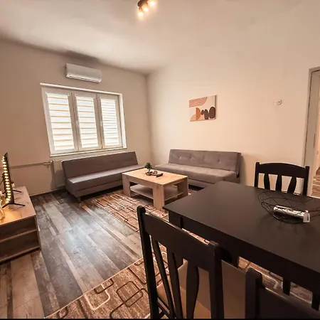 Cozy Retreat Near Macedonia Square Apartment