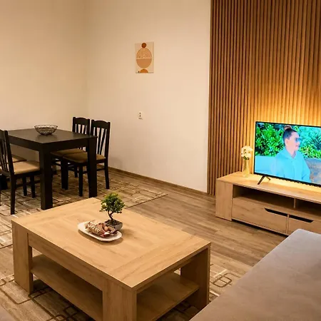 Apartment Cozy Retreat Near Macedonia Square