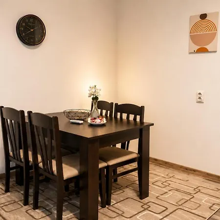 Cozy Retreat Near Macedonia Square Apartment *