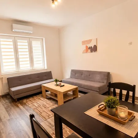 Apartment Cozy Retreat Near Macedonia Square