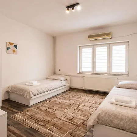 Cozy Retreat Near Macedonia Square *