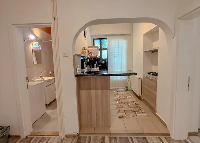 Modern Center - Sleeps 6 - Perfect For Families & Friends Apartament *